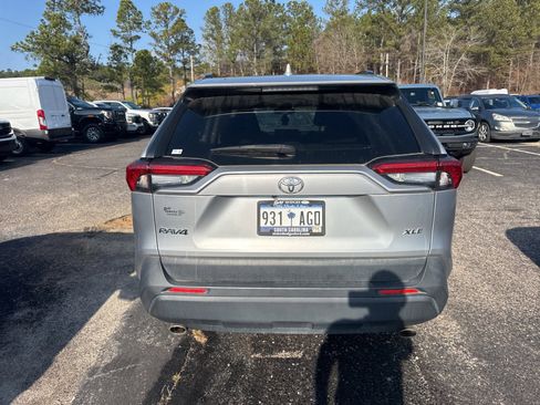 Used 2020 Toyota RAV4 XLE image 6