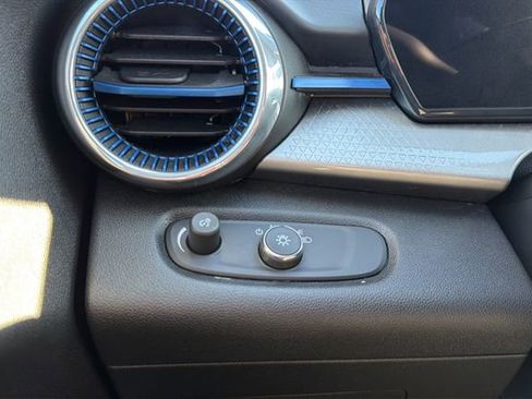 Certified 2025 Chevrolet Trax LT w/ Driver Confidence Package image 14