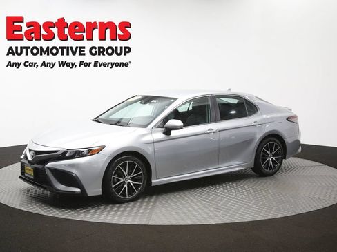Used 2021 Toyota Camry SE w/ Carpet Mat Package (TMS) FWD image 56