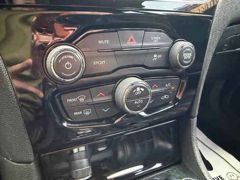 Used 2019 Chrysler 300 S RWD image 22
