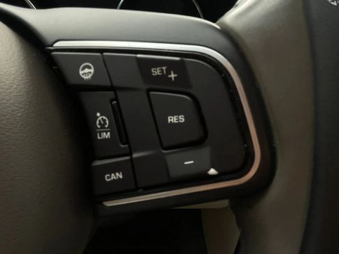 Used 2016 Jaguar XF Prestige RWD image 27