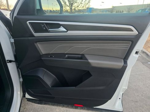 Used 2023 Volkswagen Atlas SE image 29