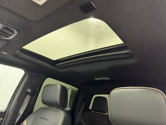 Used 2023 GMC Canyon Denali AWD/4WD image 5