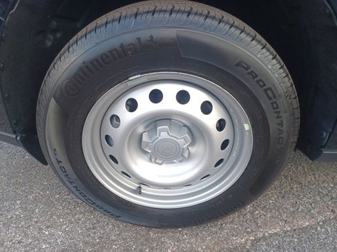 New 2025 Ford Maverick XL image 9