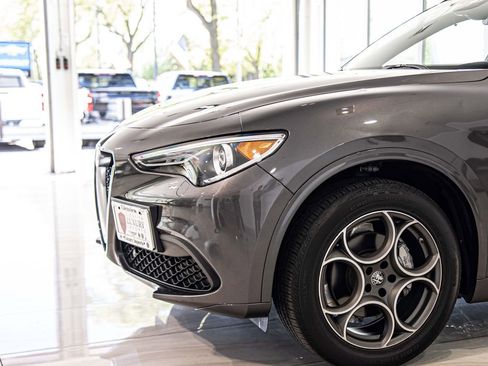Used 2023 Alfa Romeo Stelvio Ti AWD/4WD image 4