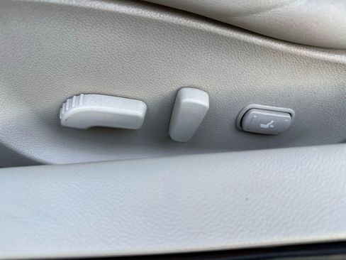 Used 2011 INFINITI G37 Journey w/ Premium Pkg image 27