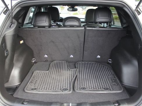 Used 2025 Jeep Compass Latitude w/ Convenience Group AWD/4WD image 25