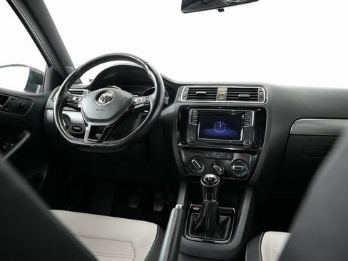Used 2016 Volkswagen Jetta Sport image 10