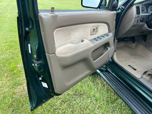 Used 2001 Toyota 4Runner SR5 AWD/4WD image 69