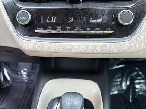 Used 2025 Toyota Corolla LE FWD image 17