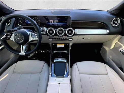 Used 2026 Mercedes-Benz GLB 250 image 7