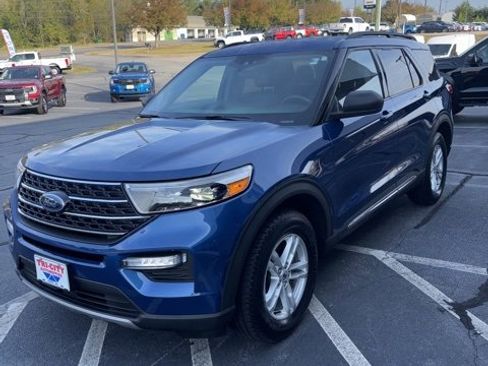 Used 2020 Ford Explorer XLT w/ Equipment Group 202A image 3