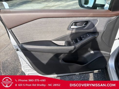 Certified 2023 Nissan Rogue SV FWD image 10