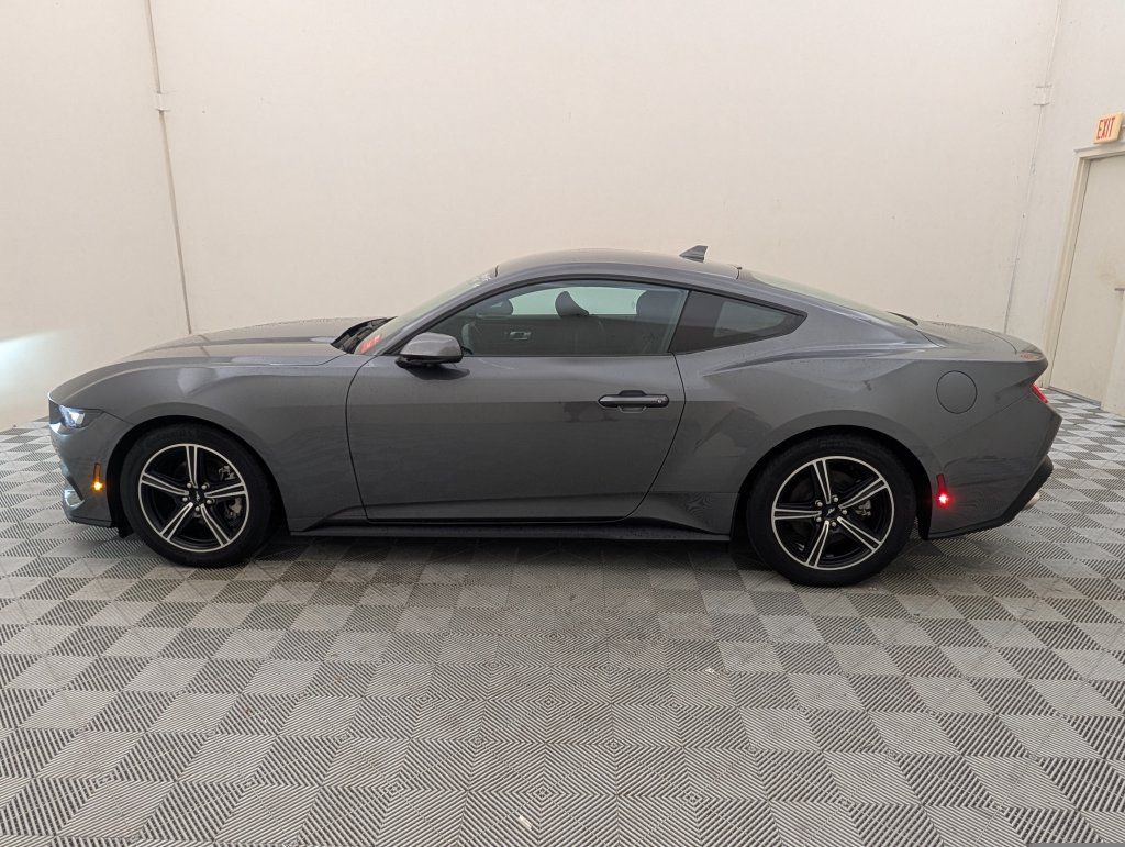 Used 2025 Ford Mustang Coupe RWD image 6