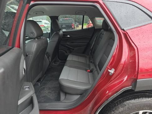 Used 2025 Chevrolet Trax LT w/ Driver Confidence Package FWD image 18