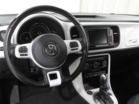 Used 2019 Volkswagen Beetle 2.0T SE image 6