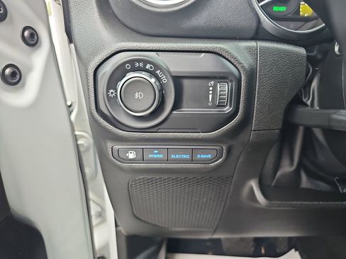 Used 2023 Jeep Wrangler Unlimited Sahara w/ Cold Weather Group image 30