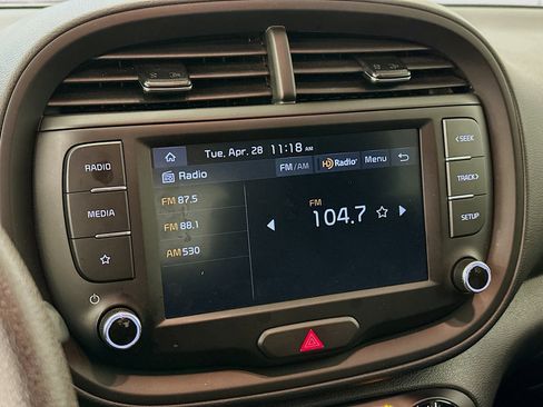 Used 2025 Kia Soul LX w/ LX Technology Package FWD image 21