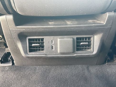 Used 2022 Chevrolet Silverado 1500 LT AWD/4WD image 28
