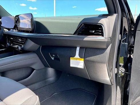 New 2026 Chevrolet Tahoe Premier w/ Sun And Tow Package AWD/4WD image 28
