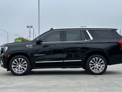 Used 2021 GMC Yukon Denali w/ Advanced Technology Package image 3