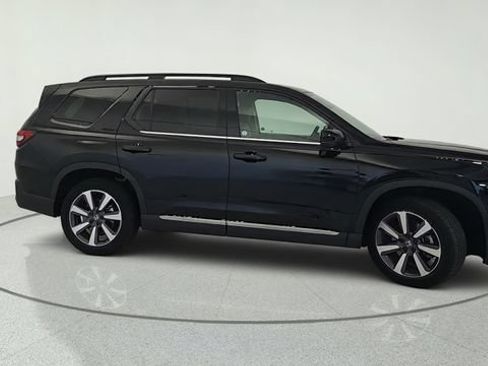 Used 2025 Honda Pilot Touring image 7