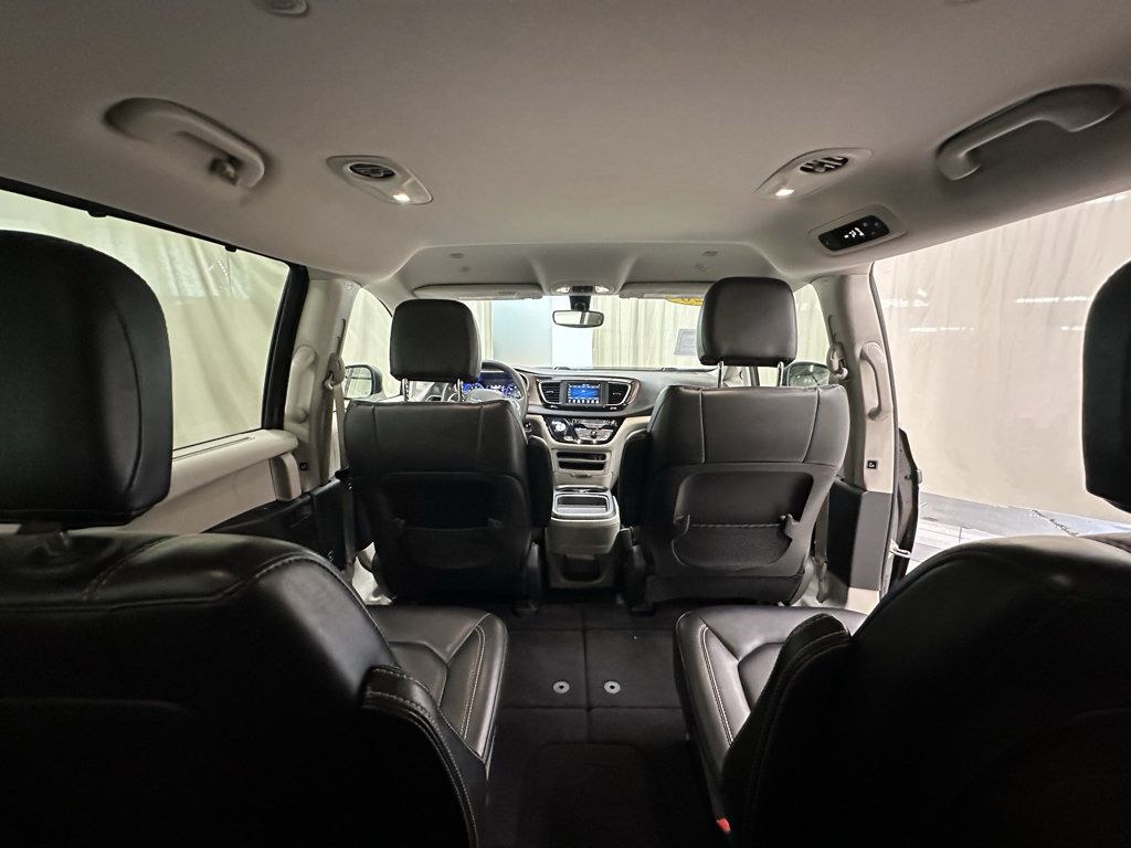 Used 2020 Chrysler Voyager Lxi FWD image 21