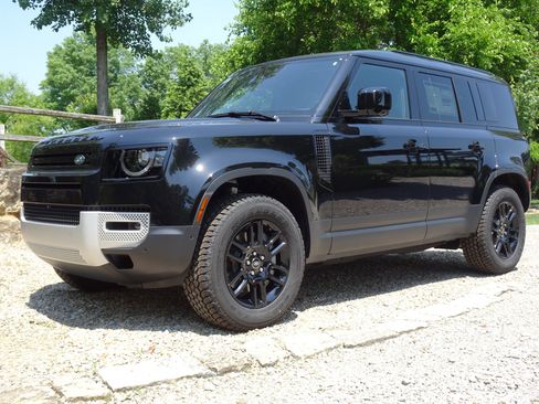 New 2025 Land Rover Defender 110 S image 6