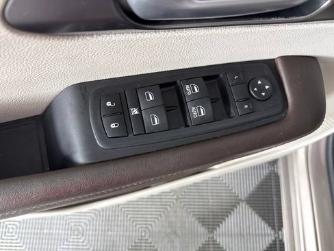 Used 2017 Chrysler Pacifica Touring-L FWD image 12