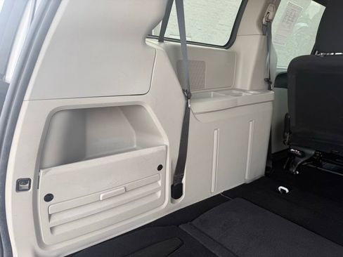 Used 2018 Dodge Grand Caravan SE w/ UConnect Hands-Free Group FWD image 31
