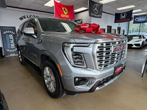 Used 2025 GMC Yukon Denali AWD/4WD image 3
