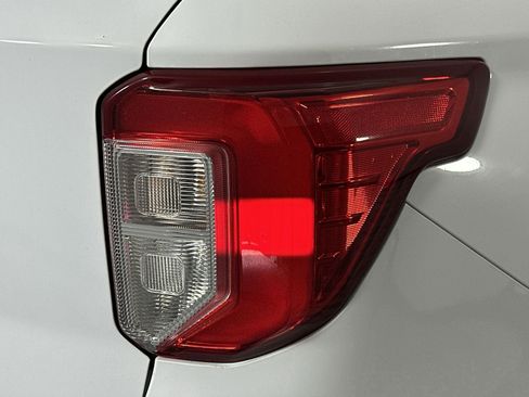 Used 2021 Ford Explorer 2WD image 25