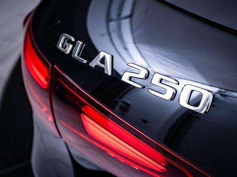 Certified 2025 Mercedes-Benz GLA 250 4MATIC image 18