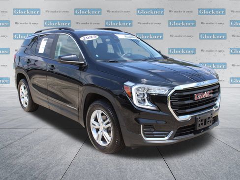 Used 2023 GMC Terrain SLE w/ LPO, Floor Liner Package AWD/4WD image 3