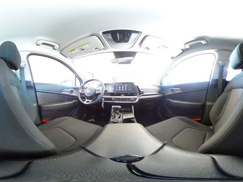 Used 2025 Kia Sportage LX image 41