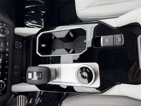 New 2025 Mitsubishi Outlander SEL image 22