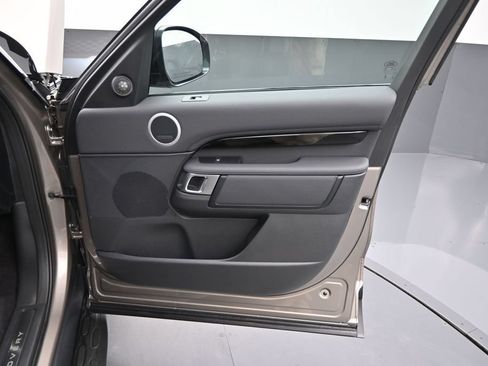 Used 2025 Land Rover Discovery S AWD/4WD image 4