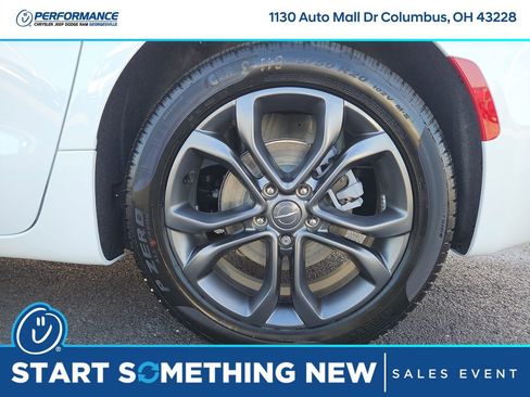 New 2026 Chrysler Pacifica Select image 9