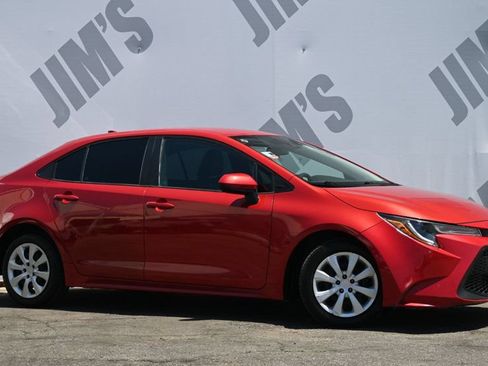 Used 2021 Toyota Corolla LE FWD image 3
