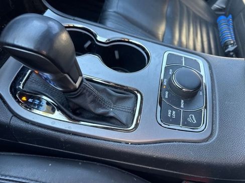 Used 2020 Jeep Grand Cherokee Limited X image 25