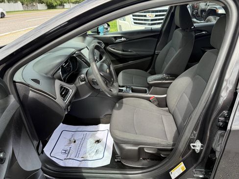 Used 2017 Chevrolet Cruze LT FWD image 18