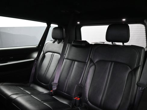 Used 2024 Jeep Wagoneer L Series II image 18