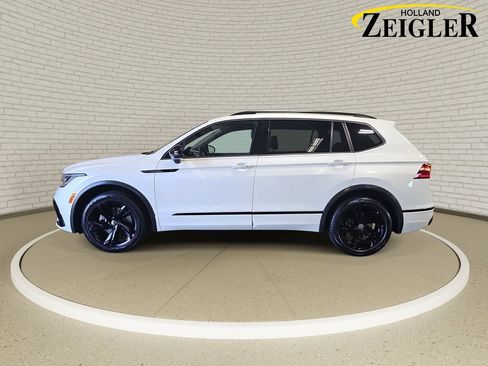 Used 2023 Volkswagen Tiguan SE R-Line AWD/4WD image 8
