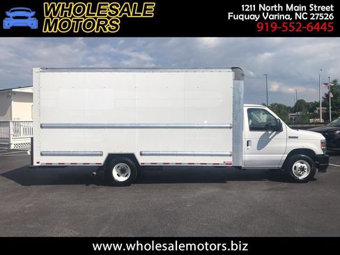 Used 2022 Ford E-350 and Econoline 350 Super Duty RWD image 1