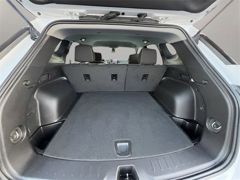 Used 2025 Chevrolet Blazer LT image 38