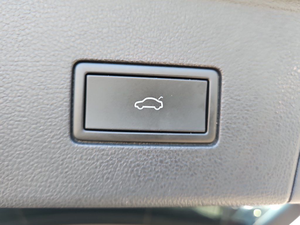 Used 2025 Volkswagen Atlas SE AWD/4WD image 9