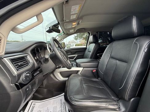 Used 2021 Nissan Titan SV w/ SV Convenience Package image 5