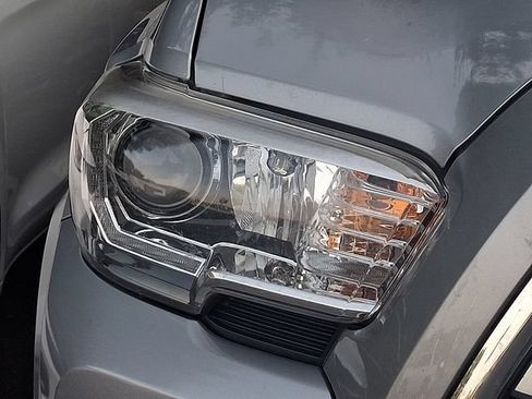Used 2018 Toyota Tacoma Limited AWD/4WD image 6
