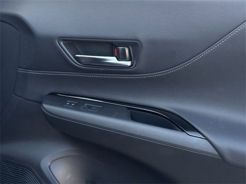 Used 2023 Toyota Venza LE image 26