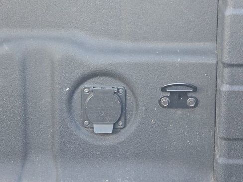 Used 2025 Nissan Frontier S w/ S Utility Package image 25